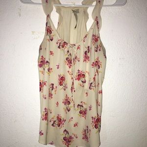 Tank top with floral and cherry’s in front 💐🍒💫